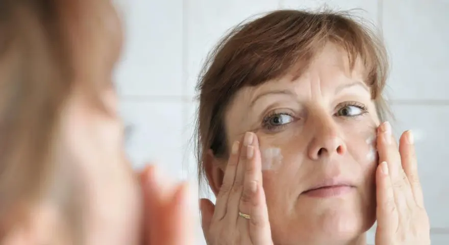 Peeling do cery naczynkowej: Enzymatyczny, kawitacyjny czy PHA?